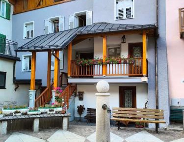 Two-Bedroom Apartment with Mountain View