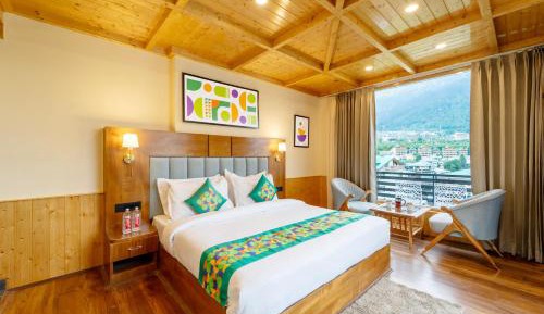 Deluxe Room with Mountain View