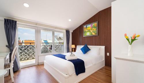 Deluxe Apartment with Balcony