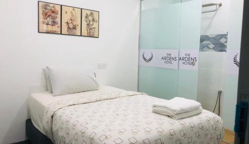Standard Queen Room