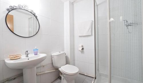 Twin Room with Private Bathroom