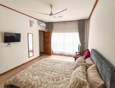 Queen Room with Garden View