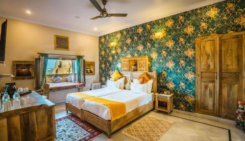 Deluxe Double or Twin Room with City View