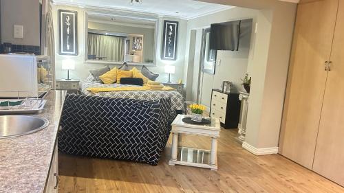 Studio Apartment with King Bed
