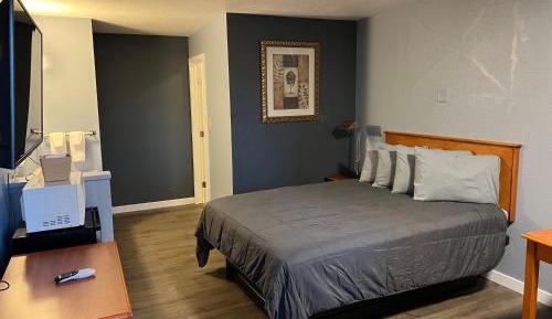 Standard Queen Room