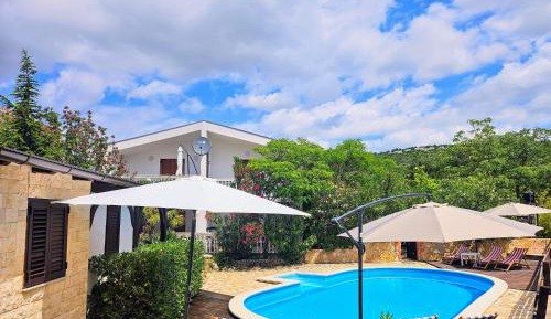 One-Bedroom Apartment with Pool View