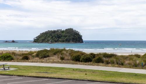 Deluxe Beachfront One Bedroom - Level 2 Water views