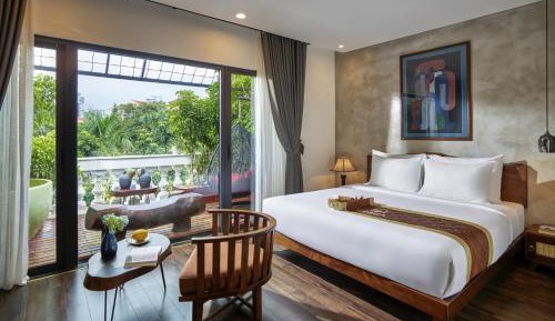 Junior Suite Studio with Bathtub, Balcony & Mountain View