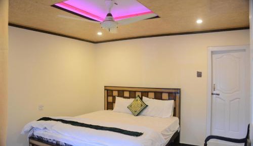 Deluxe Room (2 Adults + 1 Child)