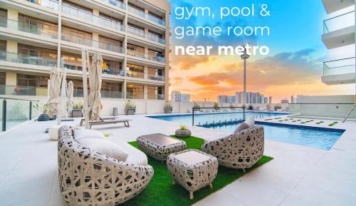 One-Bedroom Apartment with Balcony