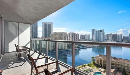 Two-Bedroom Apartment with Balcony and Sea View