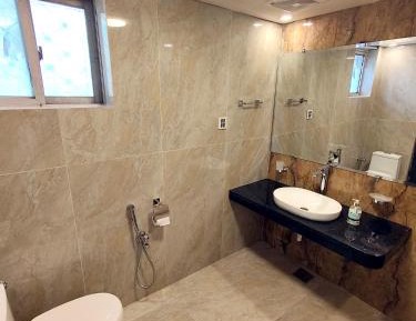 Deluxe Double Room (2 Adults + 1 Child)