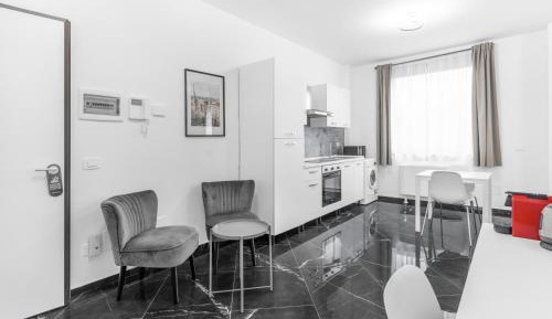 Deluxe Studio