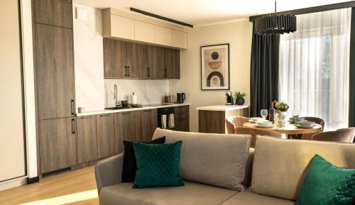 One-Bedroom Apartment with Lake View