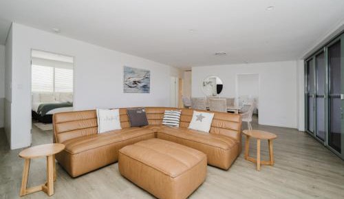 Premium Three-Bedroom Apartment with Ocean View (Apt 13)