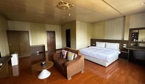 Queen Room