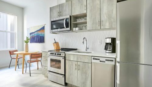 Queen Studio Apartment