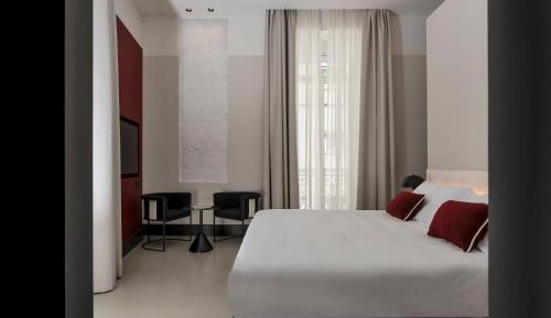 Queen Suite with Spa Bath