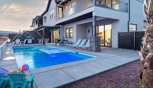 Ten-Bedroom Holiday Home