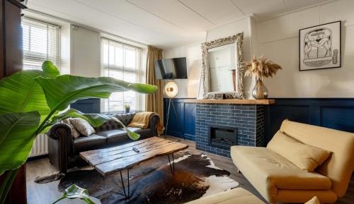 King Studio with Sofa Bed