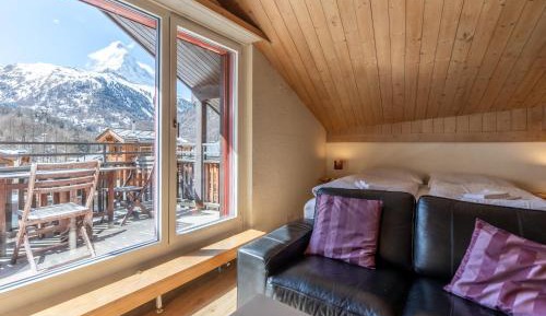 Studio Apartment with Balcony