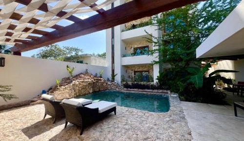 One-Bedroom Apartment with Pool View