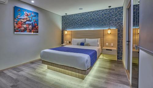 Deluxe Queen Room