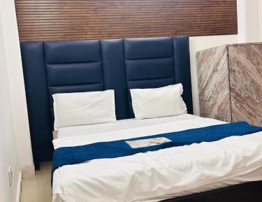 Deluxe Room (2 Adults + 1 Child)