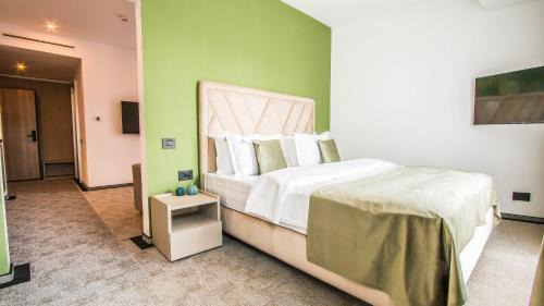 One-Bedroom Apartment with Terrace