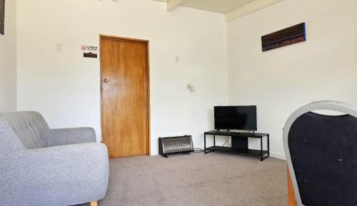 Deluxe One-Bedroom Apartment