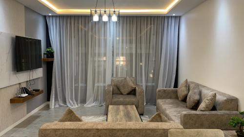 Three-Bedroom Deluxe Apartment