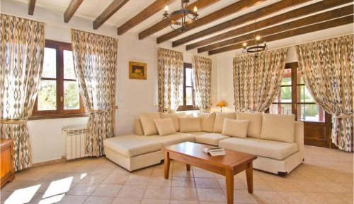 Four-Bedroom Holiday Home