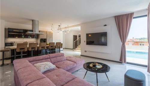 Four-Bedroom Holiday Home