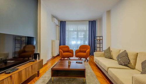Three-Bedroom Apartment with Balcony