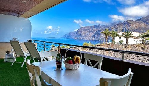 Two-Bedroom Apartment with Balcony and Sea View