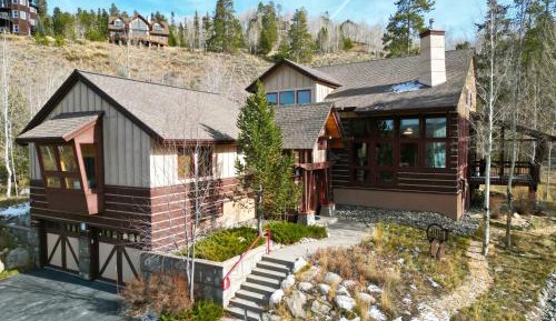 Four-Bedroom Holiday Home
