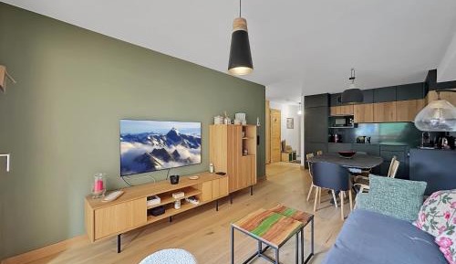 Three-Bedroom Apartment with Mountain View