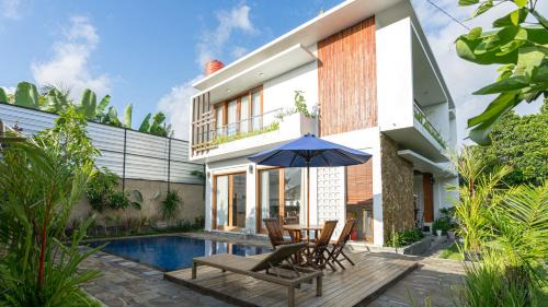 Villa with Garden View