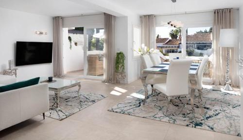 Three-Bedroom Deluxe Apartment