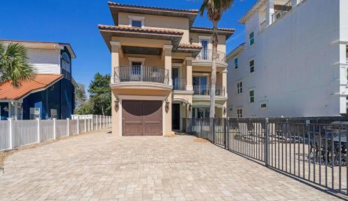 Eight-Bedroom Holiday Home