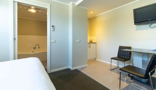 Queen Room with Spa Bath