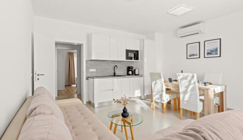 Two-Bedroom Deluxe Apartment with Balcony