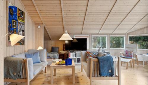 Three-Bedroom Holiday Home 