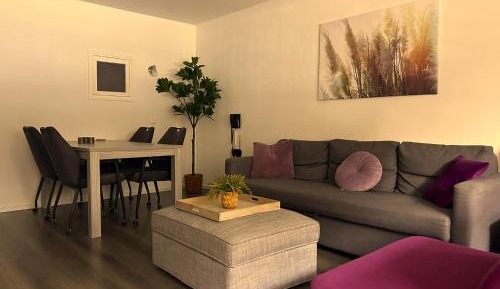Apartment with Mountain View