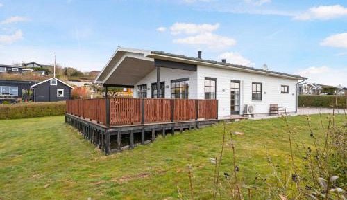 Three-Bedroom Holiday Home 