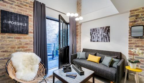 Two-Bedroom Apartment (6 Adults)