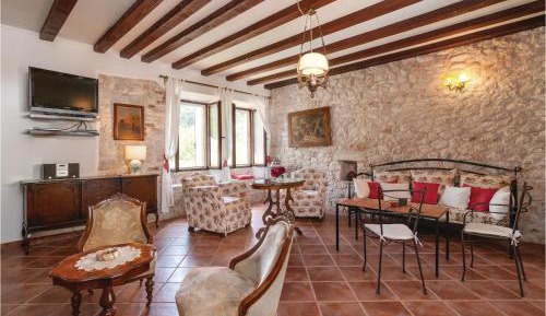 Three-Bedroom Holiday Home 