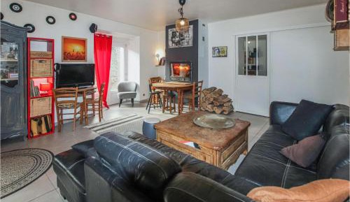 Three-Bedroom Holiday Home 