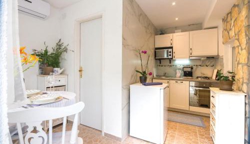 One-Bedroom Holiday Home