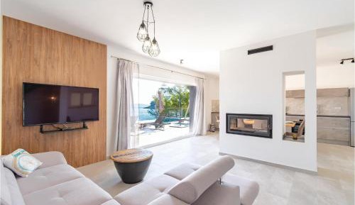 Three-Bedroom Holiday Home 